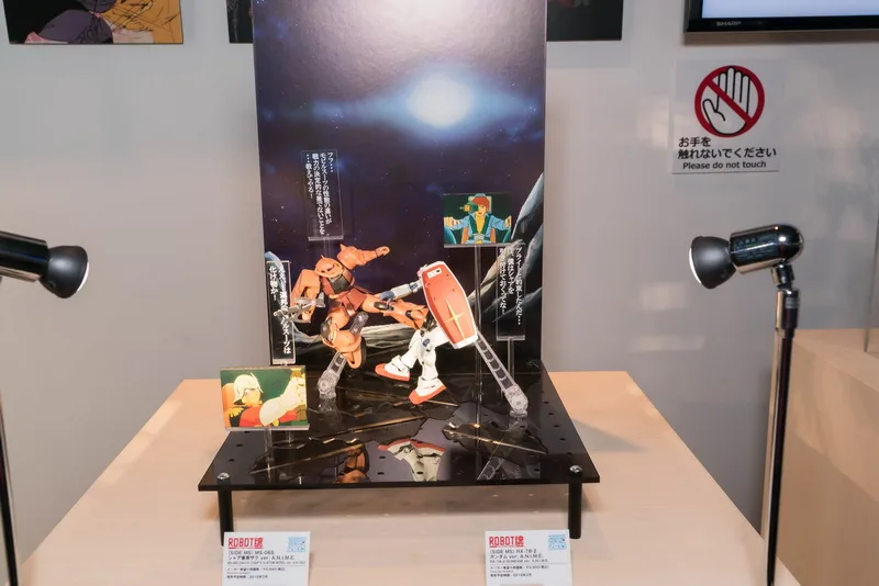 TVアニメの名場面を再現したジオラマ展示では、劇中シーンの躍動的なポーズを再現する可動を確かめることができました。