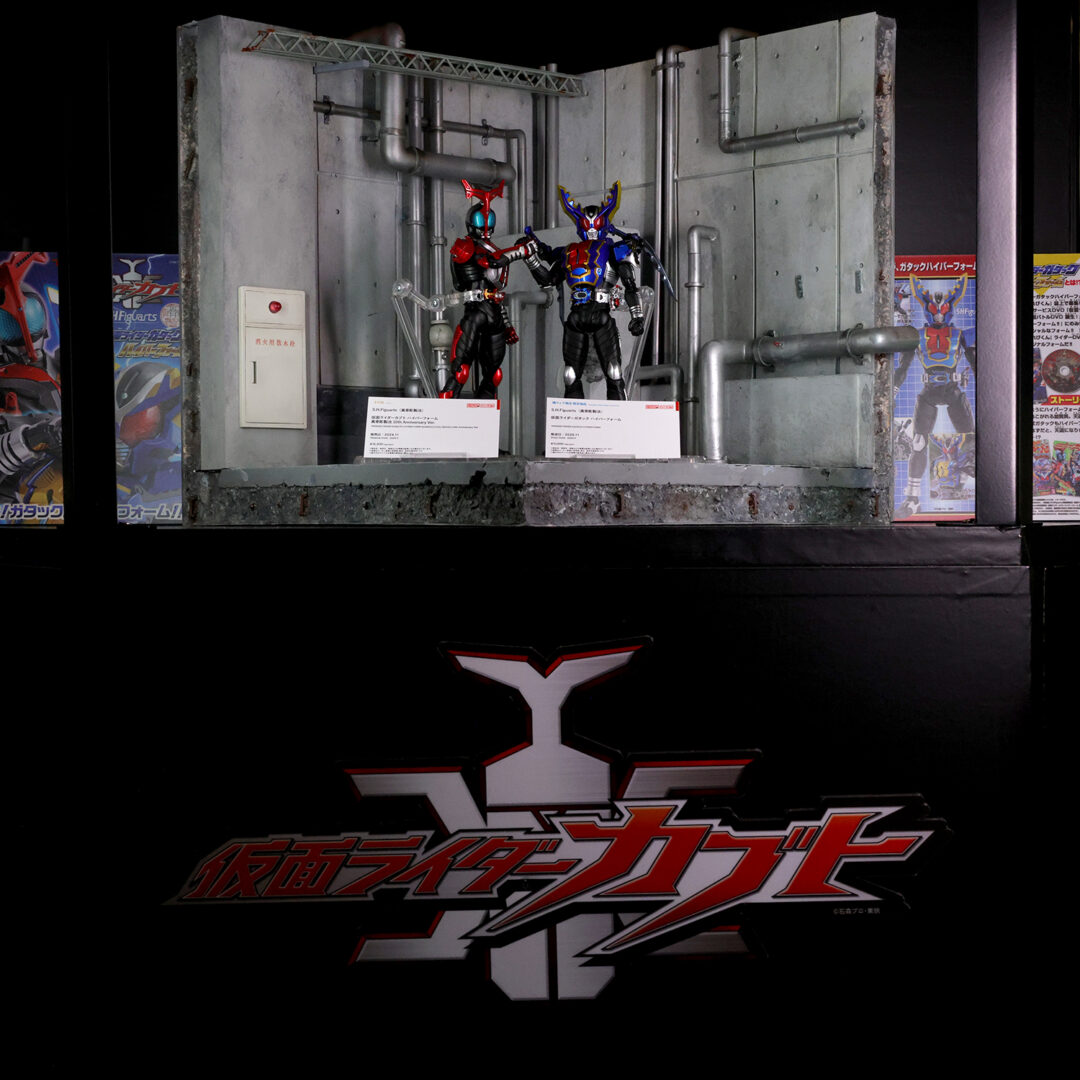 S.H.Figuarts（真骨彫製法） 仮面ライダーカブト ハイパーフォーム 真骨彫製法 10th Anniversary Ver.　　イベント開催記念商品/販売終了
S.H.Figuarts（真骨彫製法） 仮面ライダーガタック ハイパーフォーム　魂ウェブ商店/受注終了