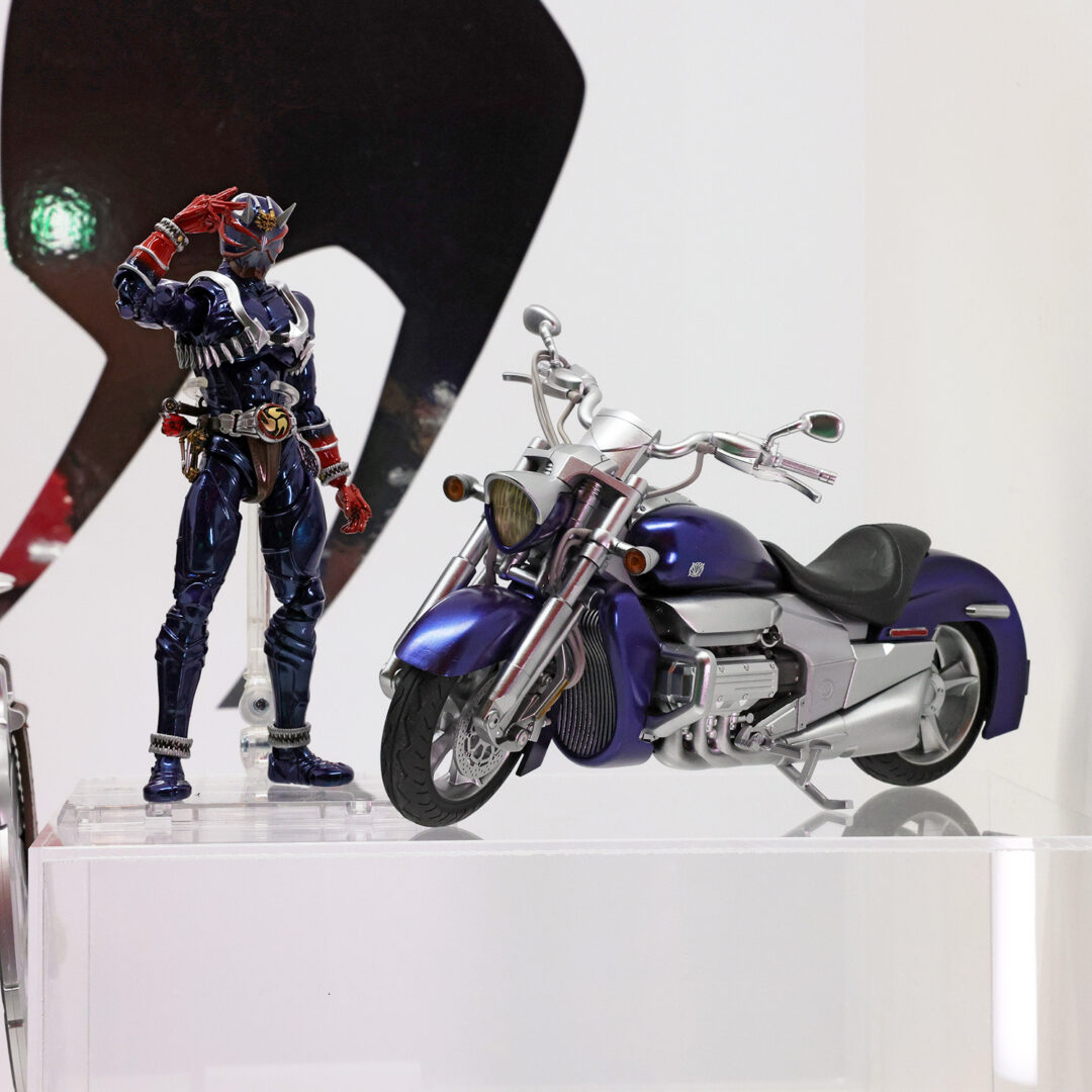 S.H.Figuarts（真骨彫製法） 仮面ライダー響鬼 20th Anniversary ver.　参考出品
S.H.Figuarts 凱火　参考出品